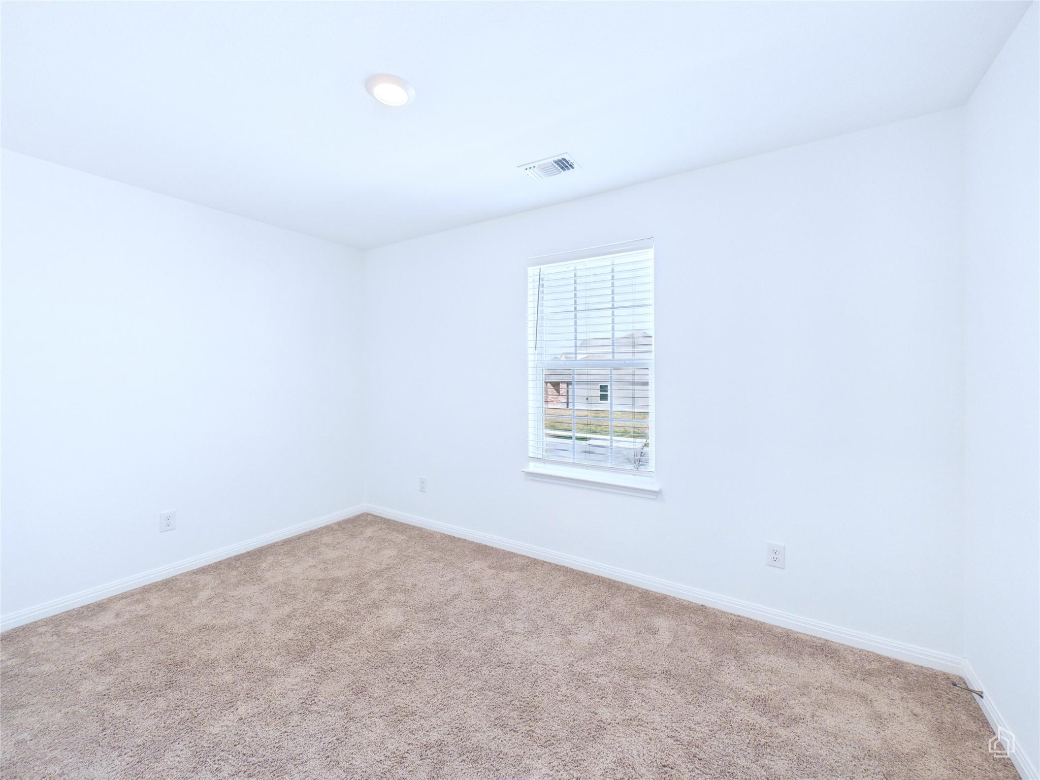 525 Riverdale Dr, Jarrell, TX 76537