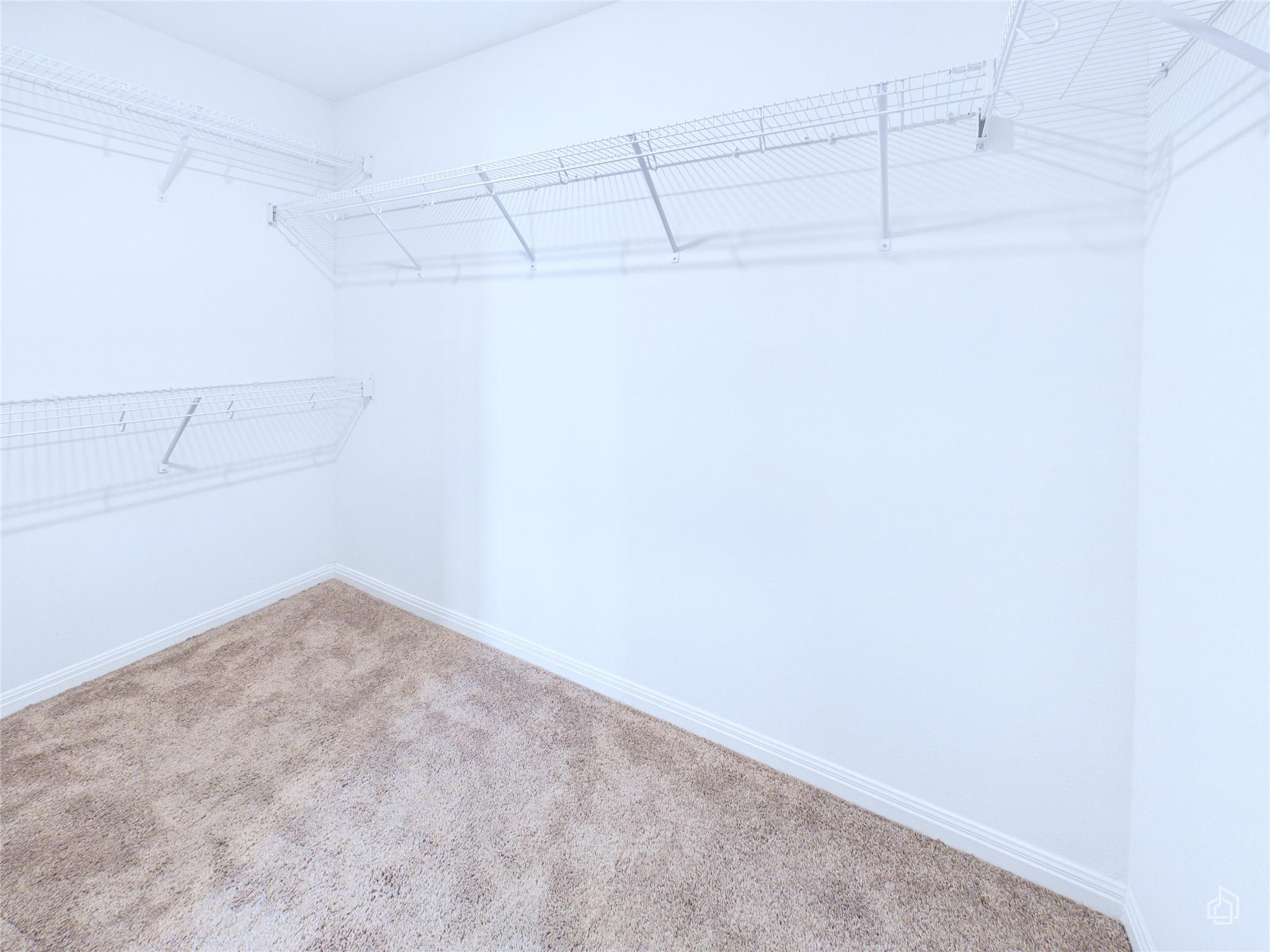 525 Riverdale Dr, Jarrell, TX 76537