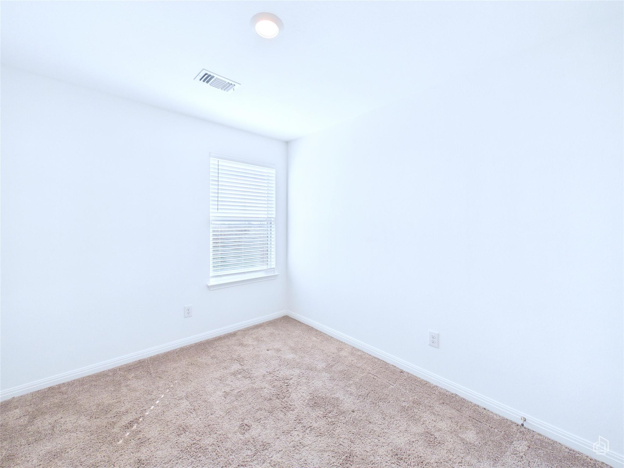 525 Riverdale Dr, Jarrell, TX 76537