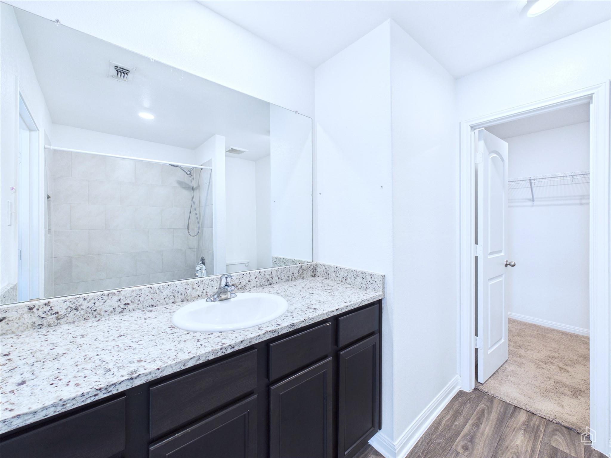 525 Riverdale Dr, Jarrell, TX 76537