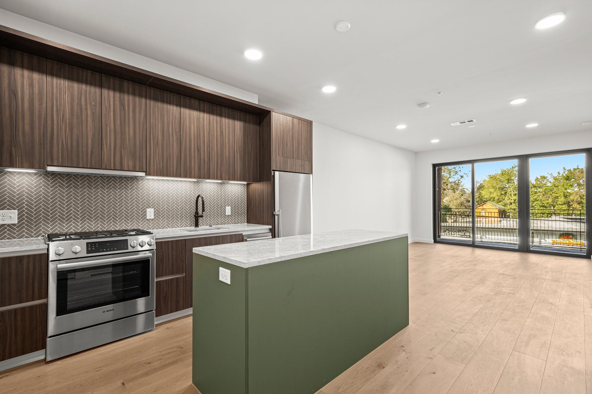 2209 S 1st St # 318, Austin, TX 78704
