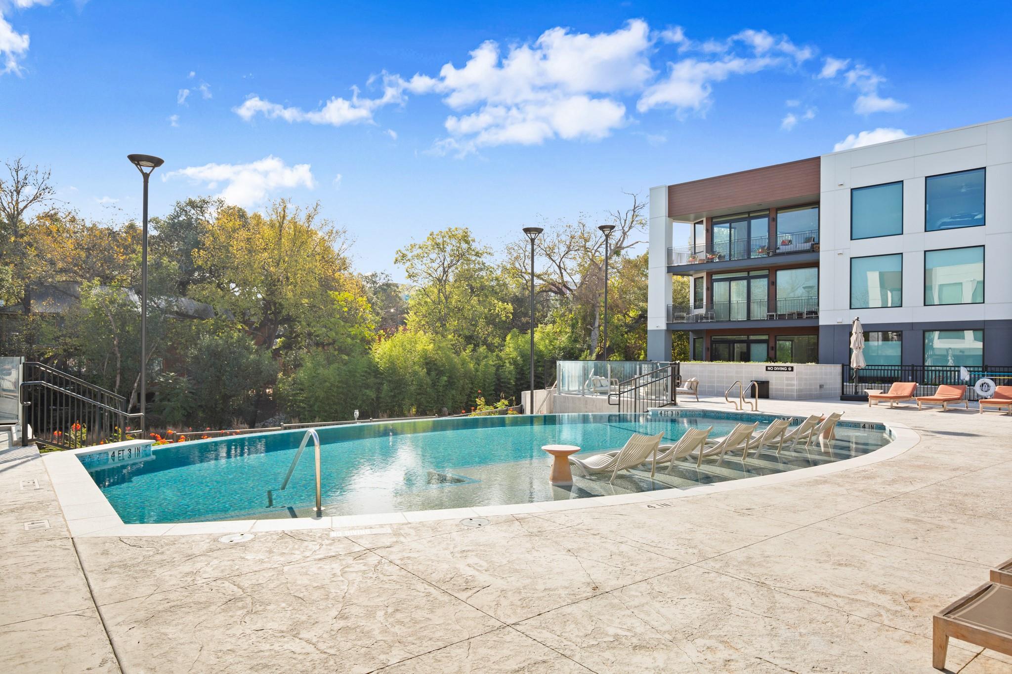 2209 S 1st St # 318, Austin, TX 78704