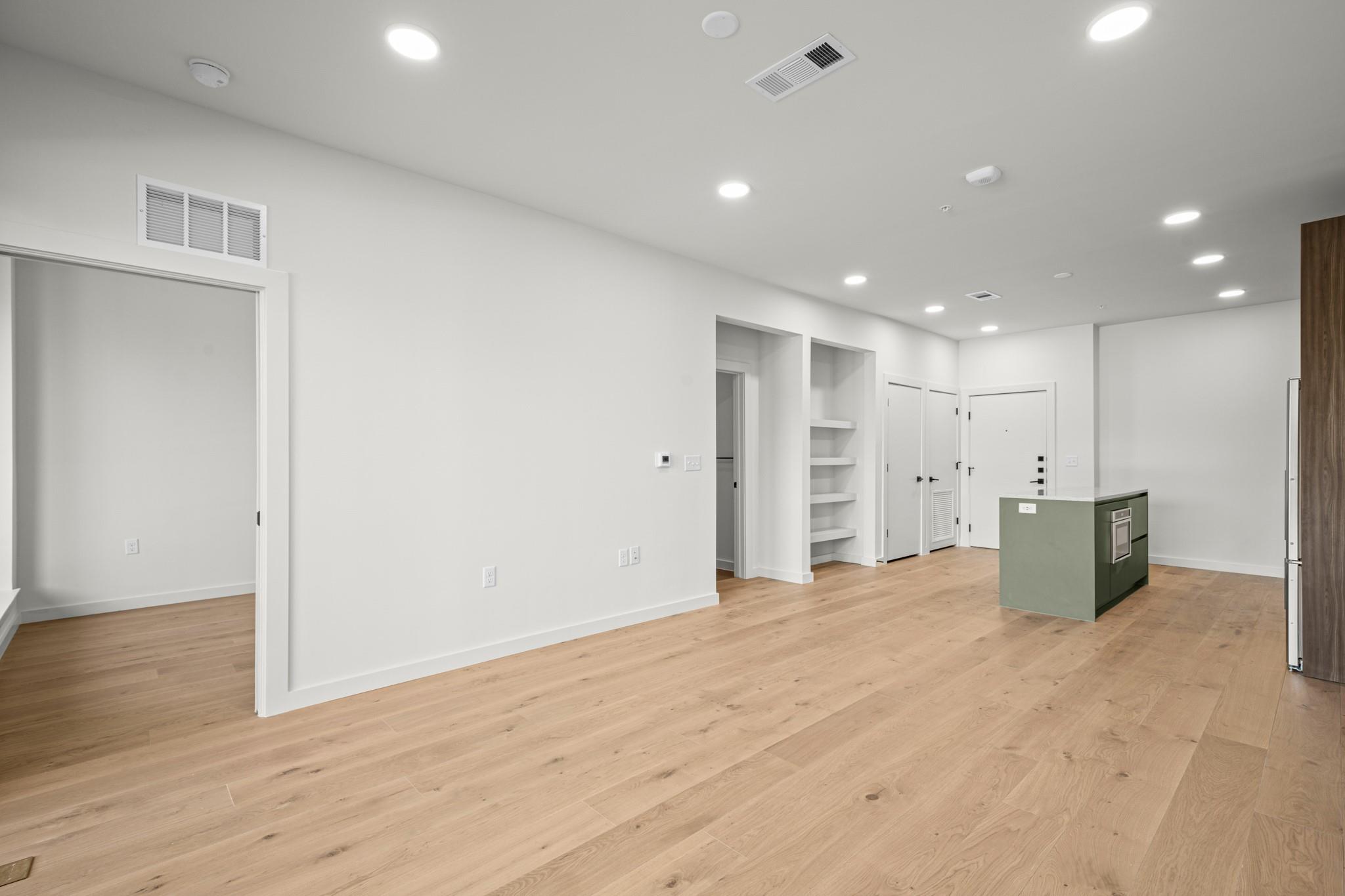 2209 S 1st St # 318, Austin, TX 78704