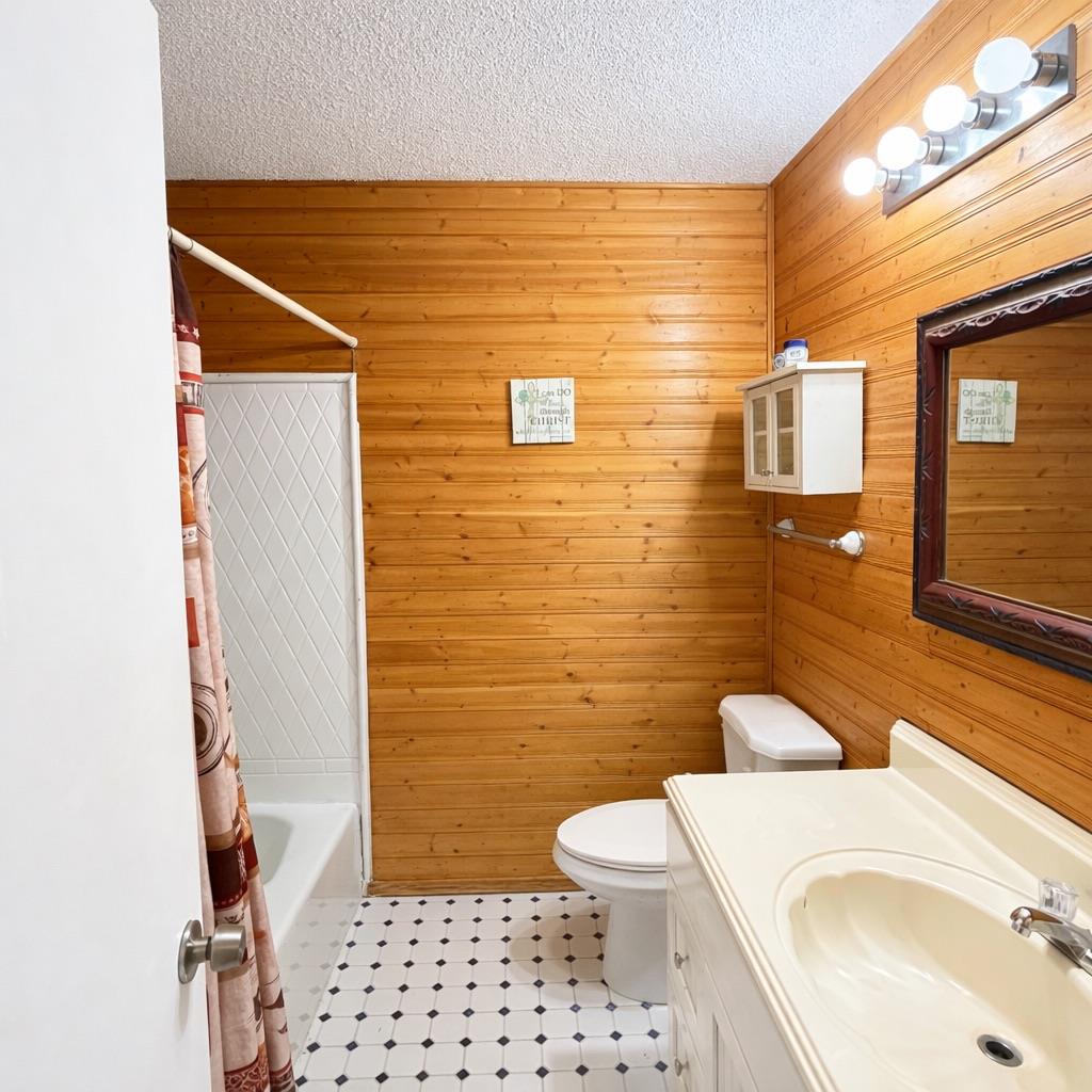 2206 N Murray Ave, Rockdale, TX 76567