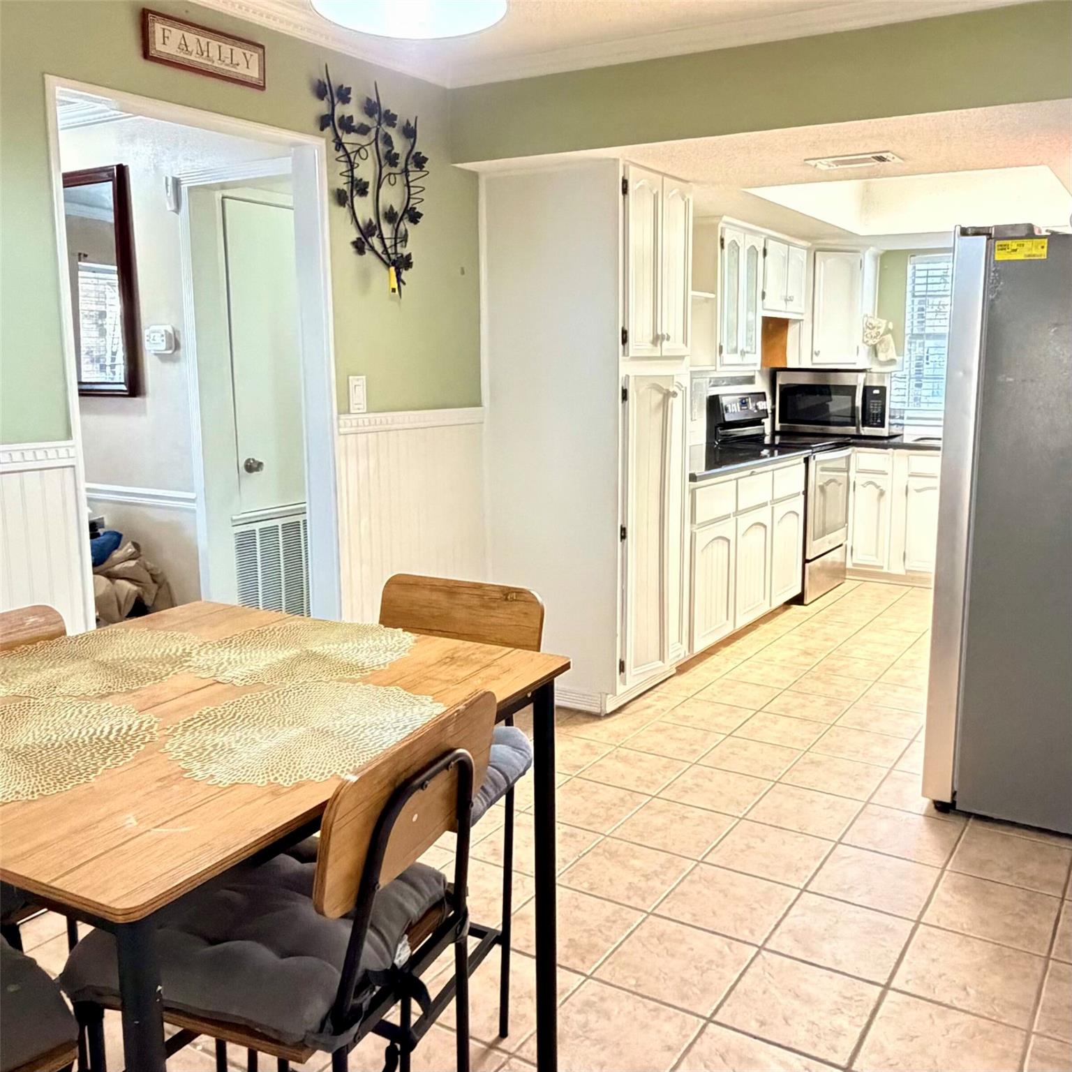 2206 N Murray Ave, Rockdale, TX 76567