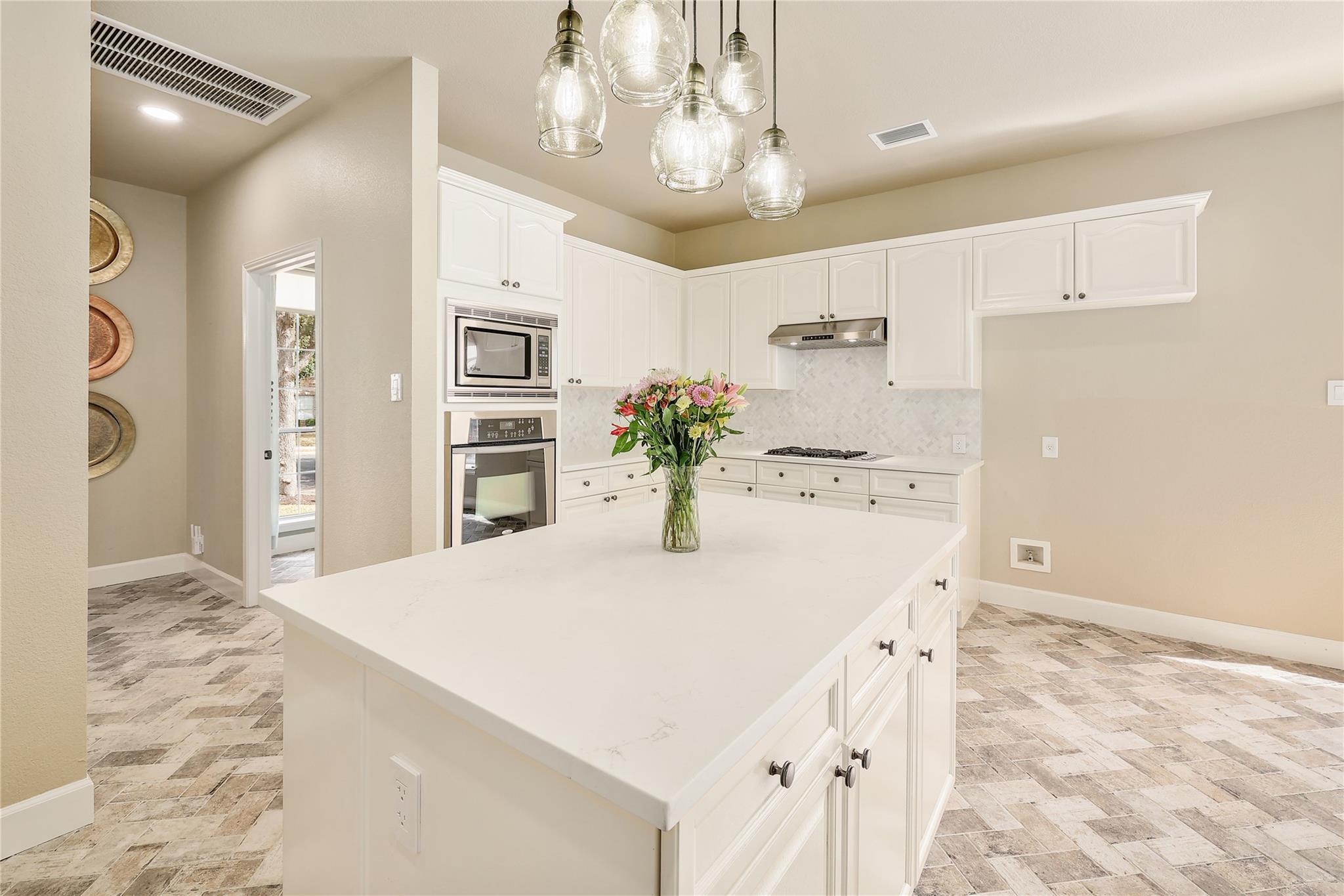 8216 Fern Bluff Ave, Round Rock, TX 78681