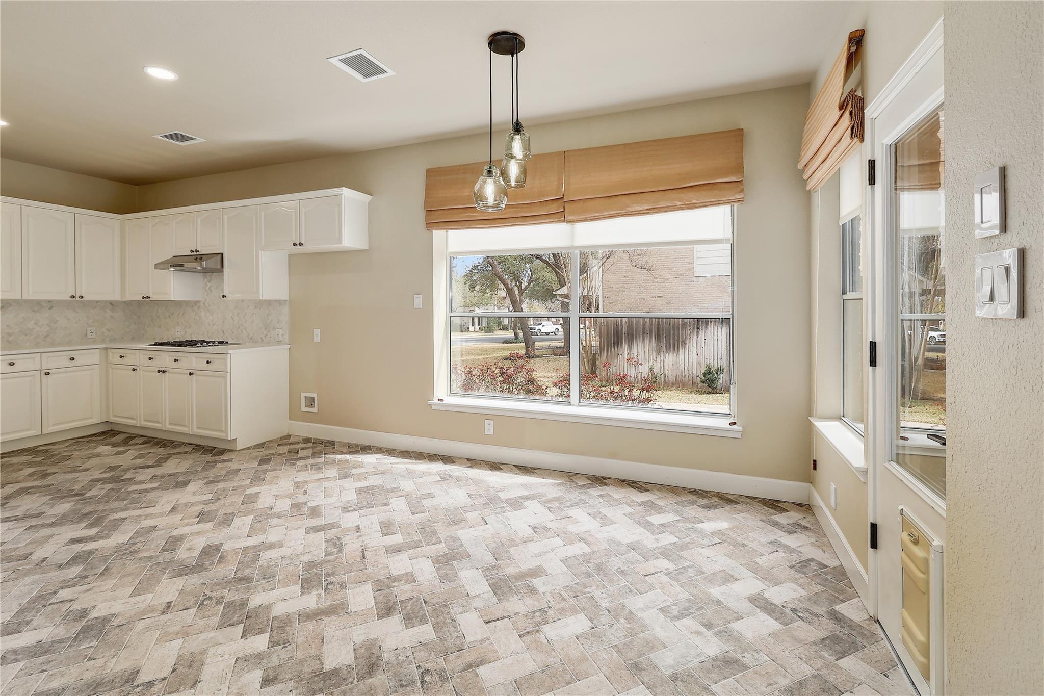 8216 Fern Bluff Ave, Round Rock, TX 78681