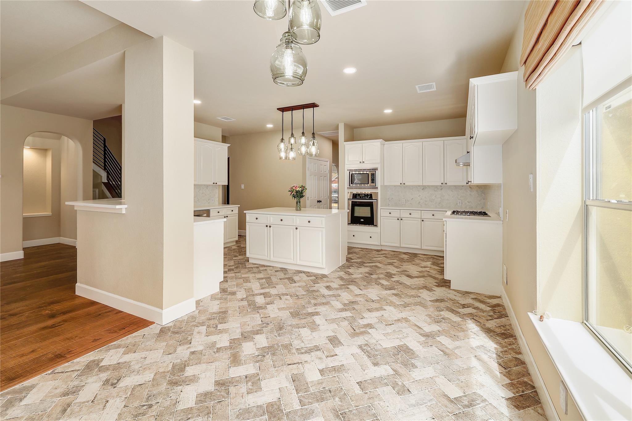 8216 Fern Bluff Ave, Round Rock, TX 78681