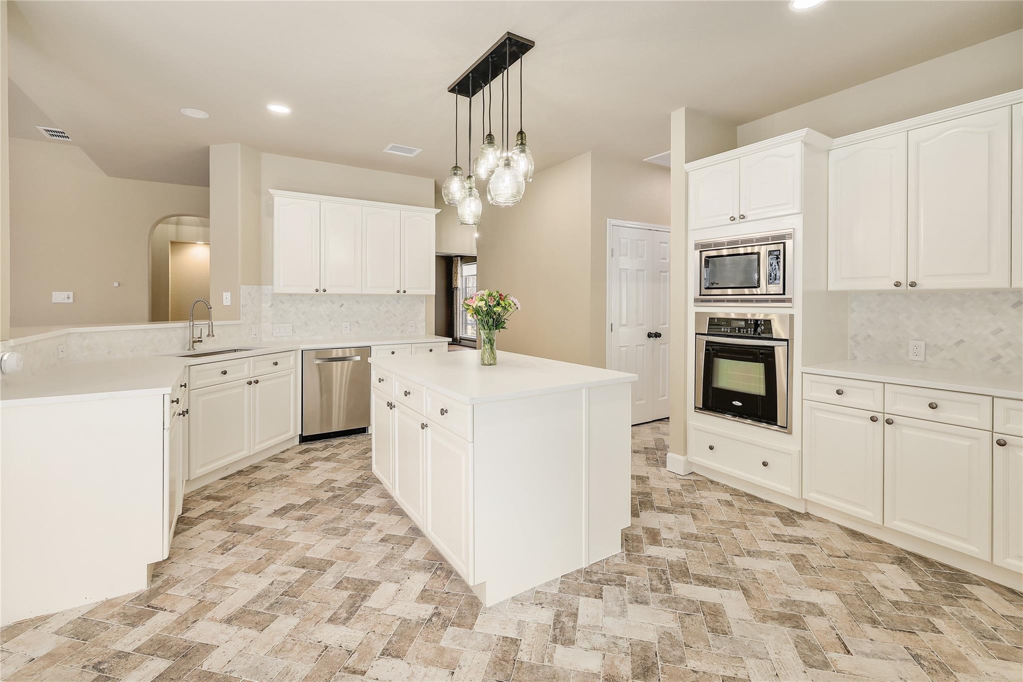 8216 Fern Bluff Ave, Round Rock, TX 78681