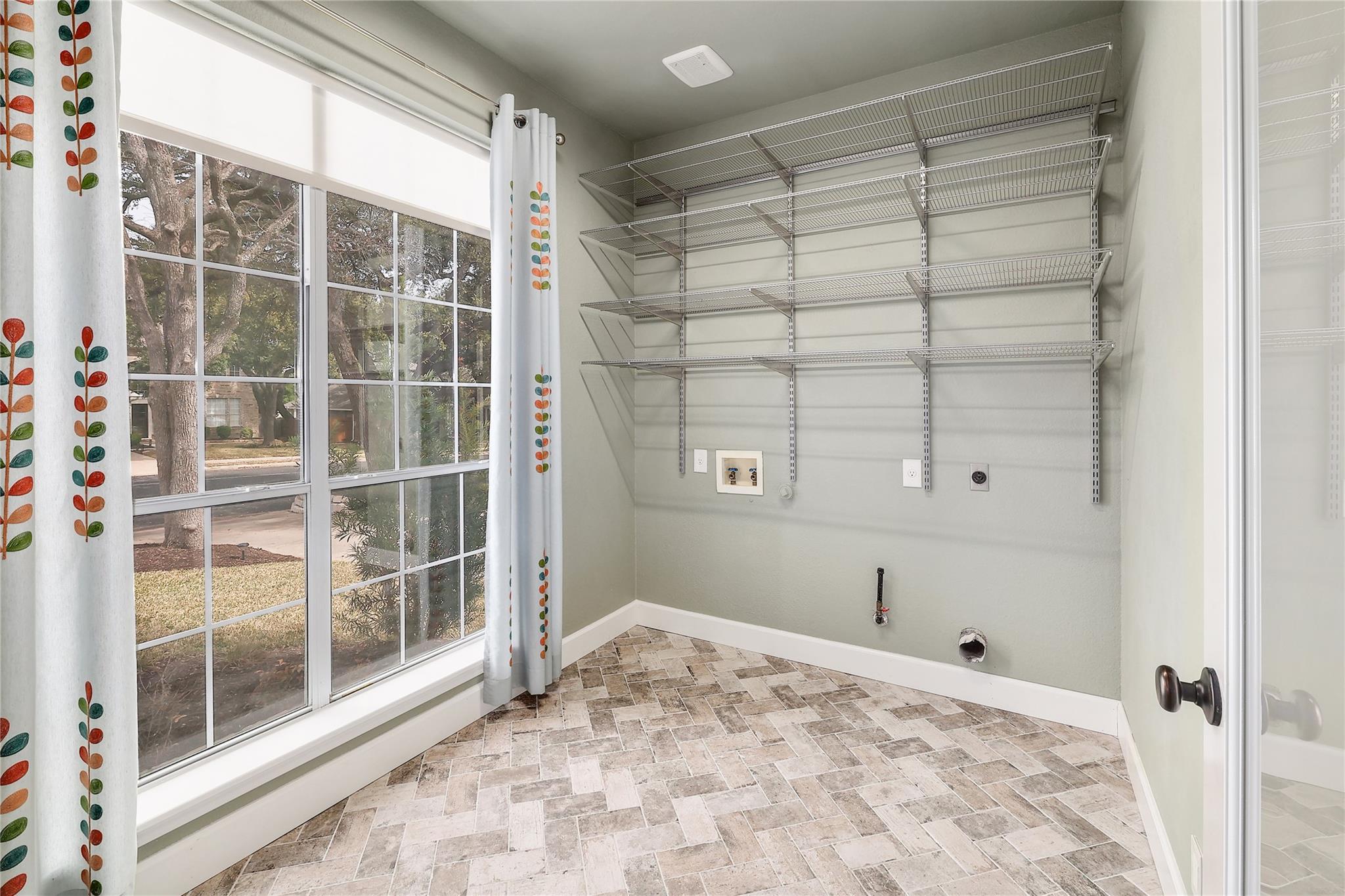 8216 Fern Bluff Ave, Round Rock, TX 78681