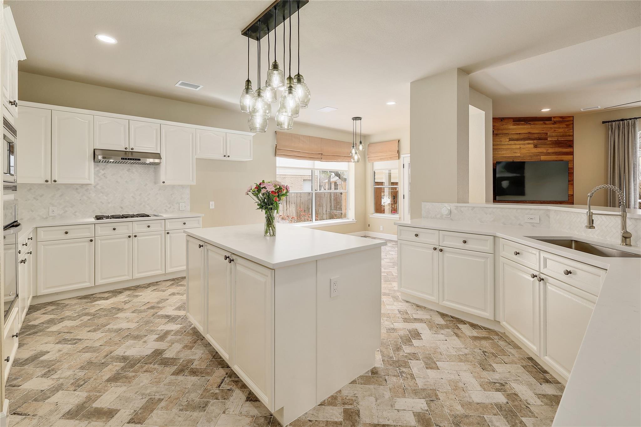 8216 Fern Bluff Ave, Round Rock, TX 78681