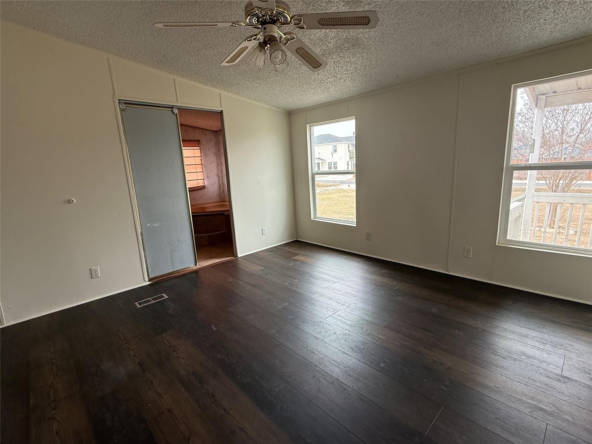 109 Cross Meadow Cv, Hutto, TX 78634