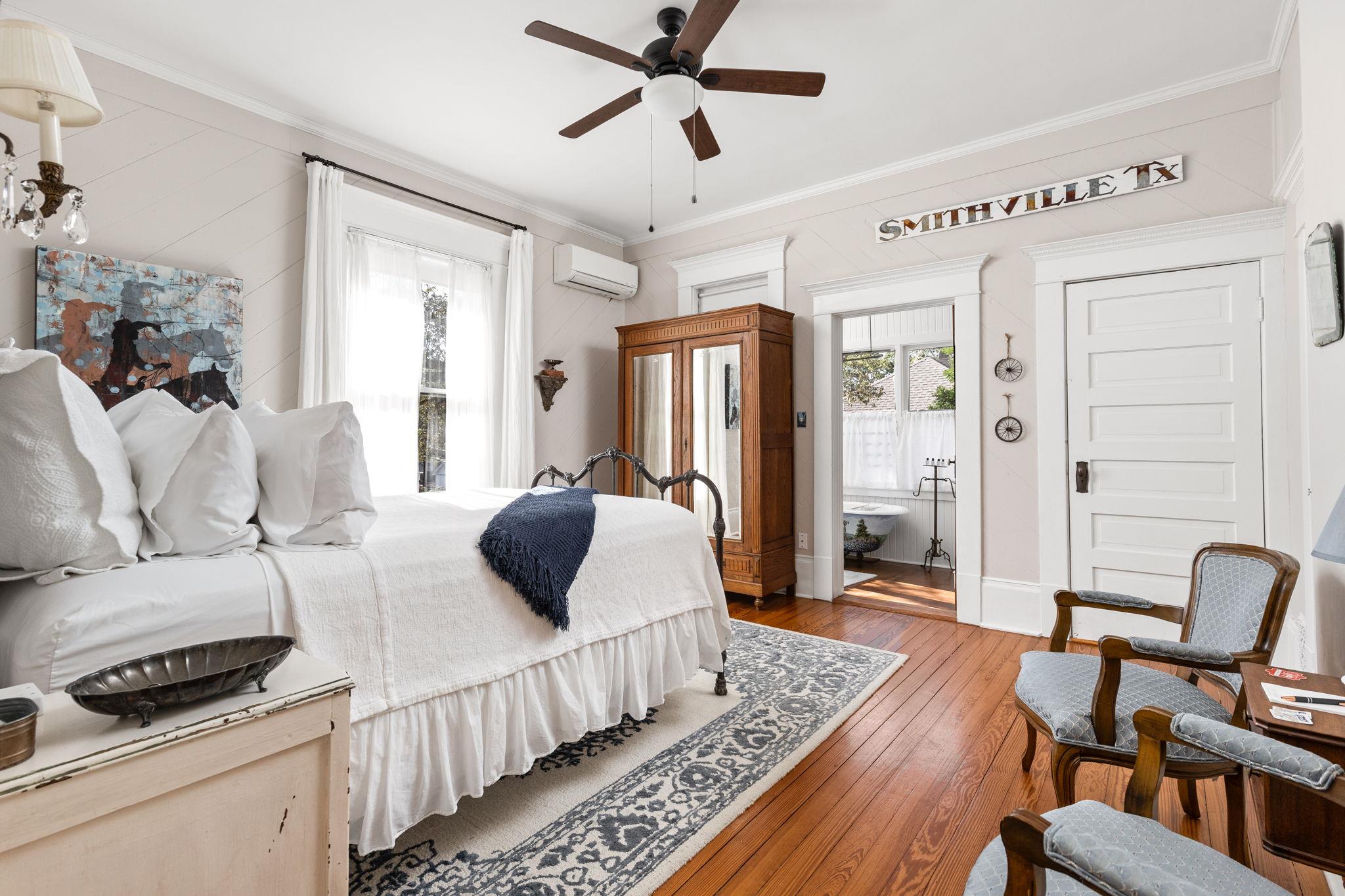 201 Ramona St, Smithville, TX 78957