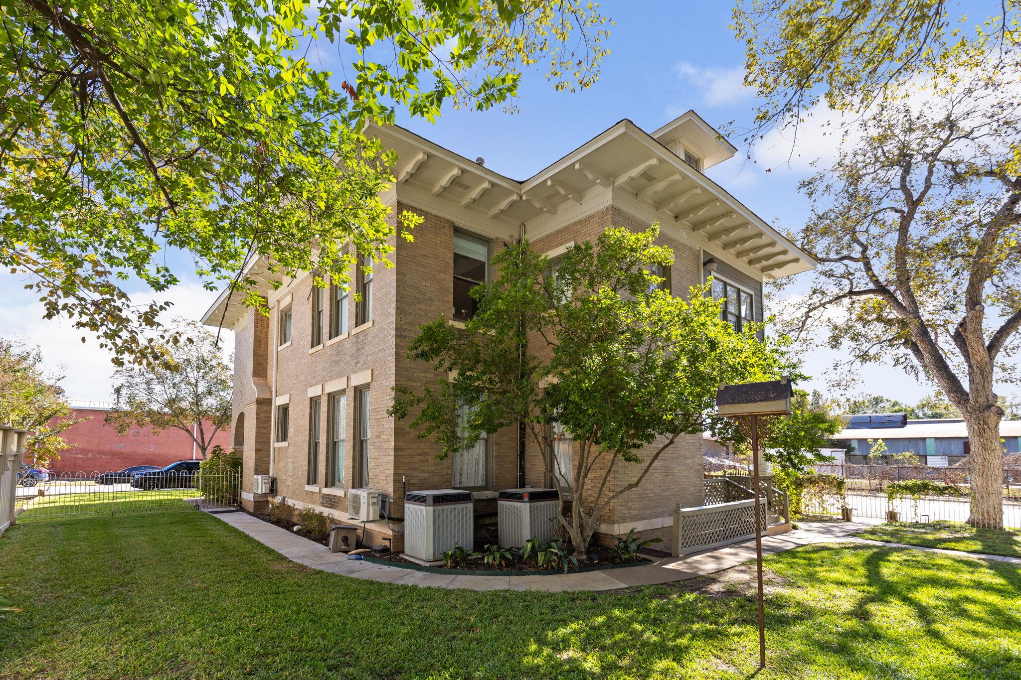 201 Ramona St, Smithville, TX 78957