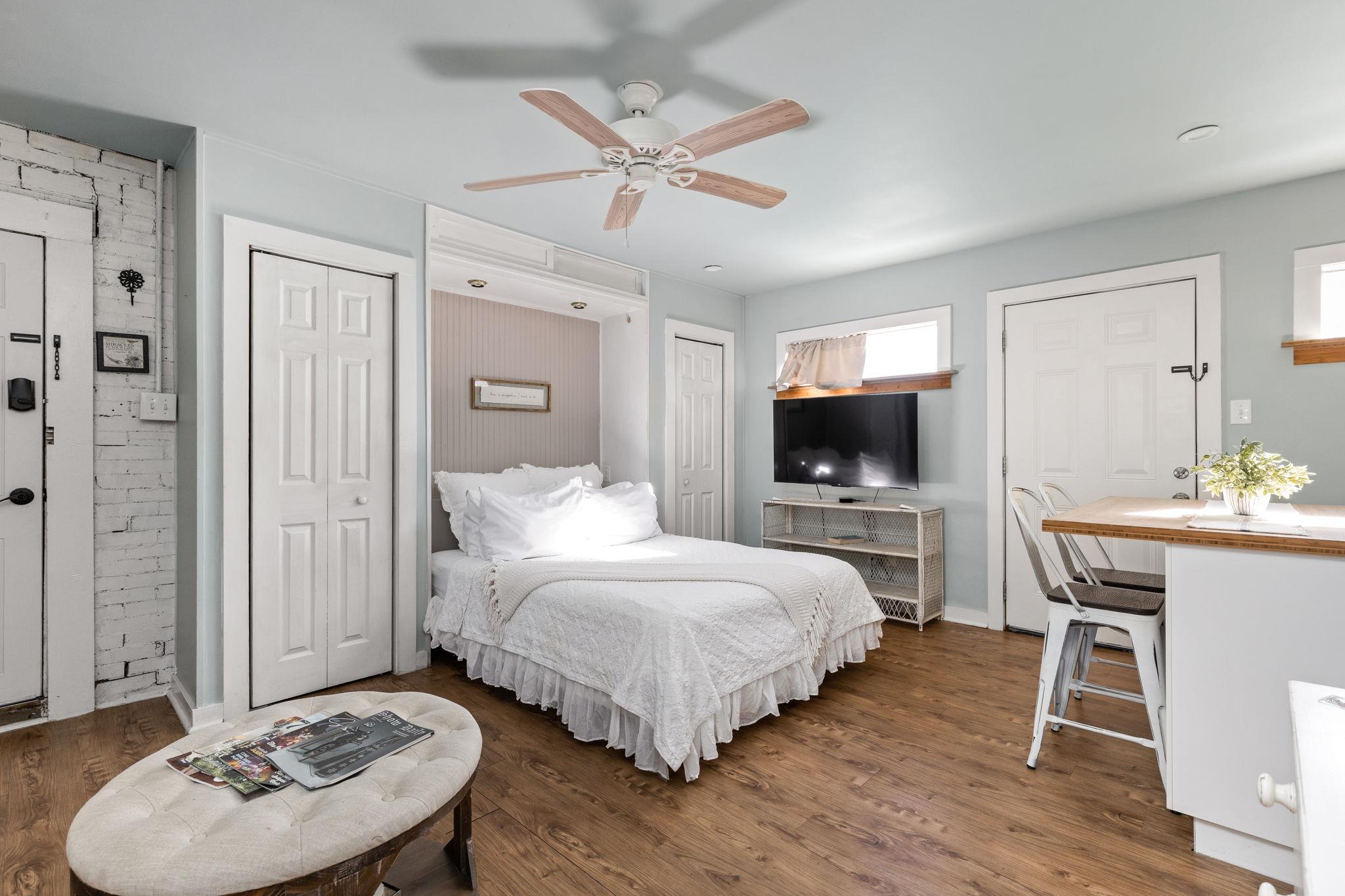 201 Ramona St, Smithville, TX 78957