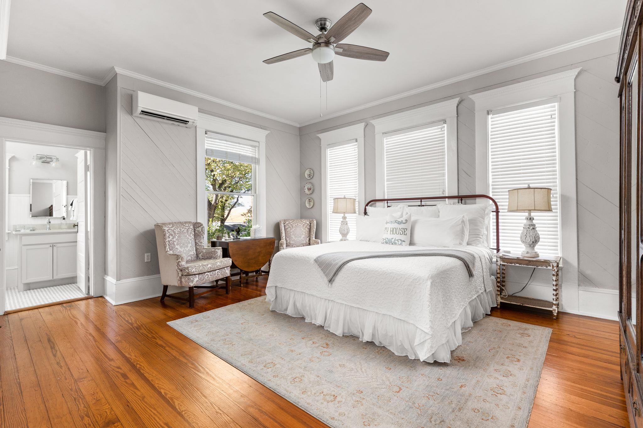 201 Ramona St, Smithville, TX 78957