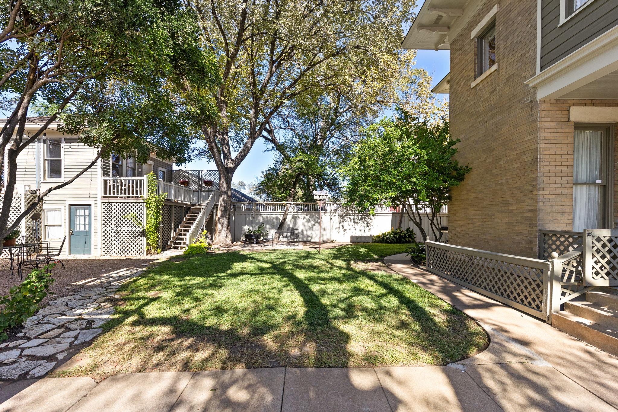 201 Ramona St, Smithville, TX 78957