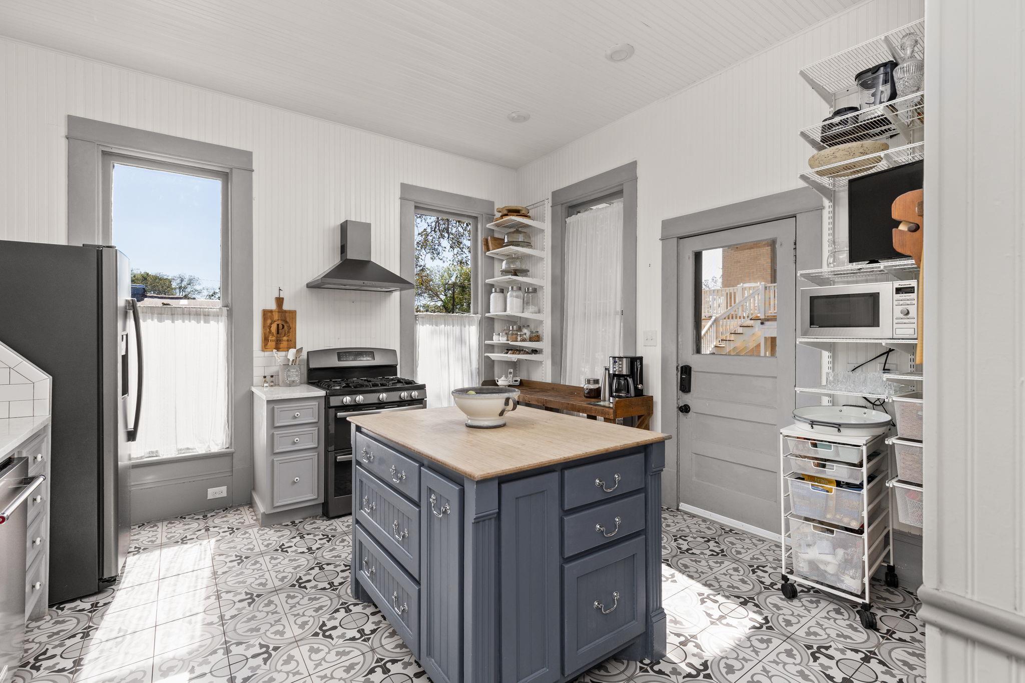 201 Ramona St, Smithville, TX 78957