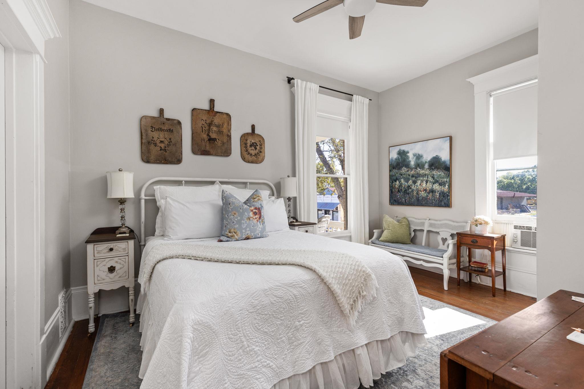 201 Ramona St, Smithville, TX 78957