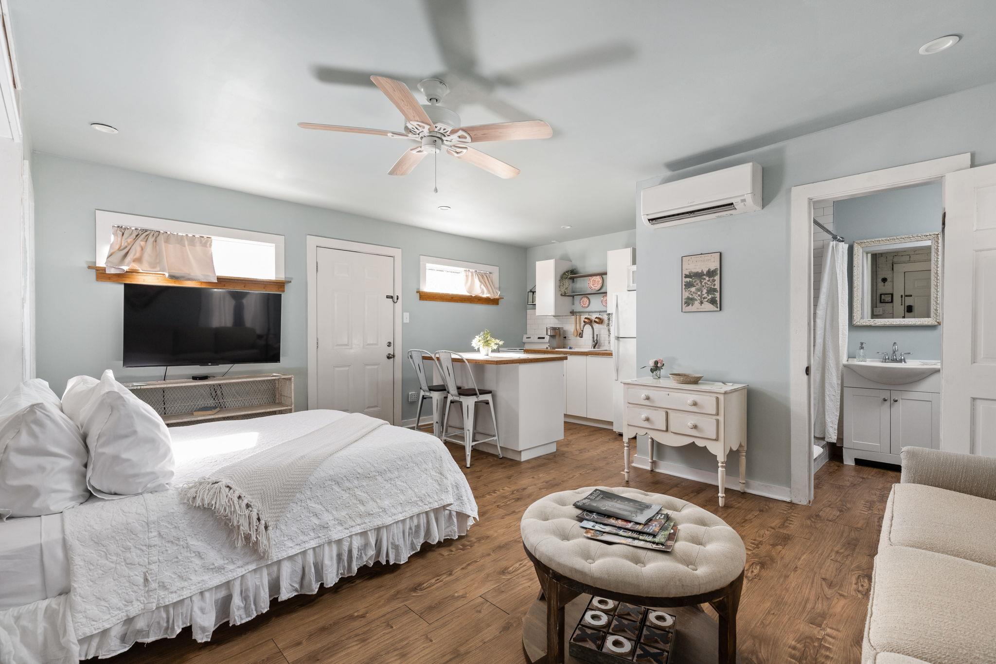 201 Ramona St, Smithville, TX 78957