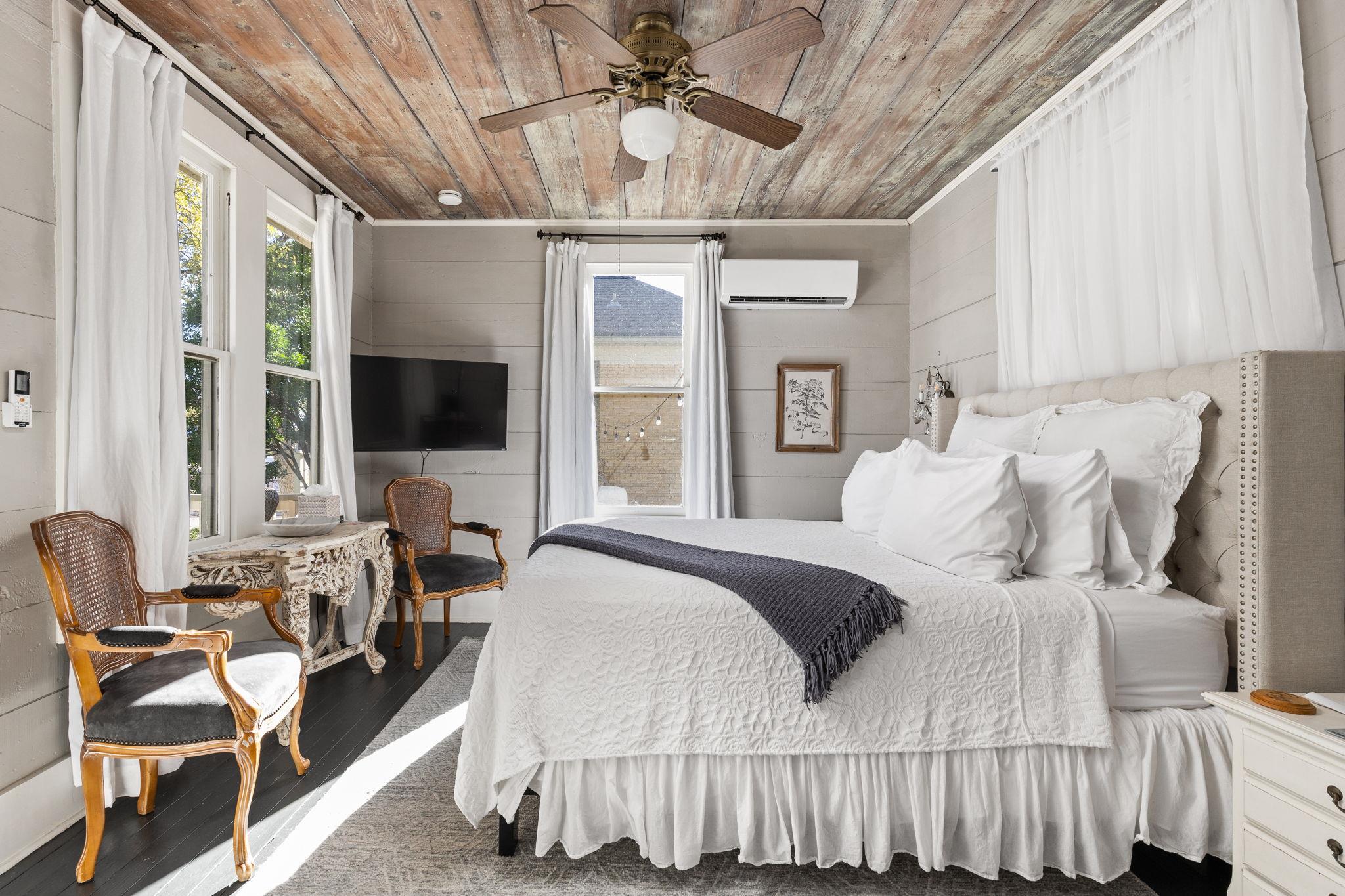 201 Ramona St, Smithville, TX 78957