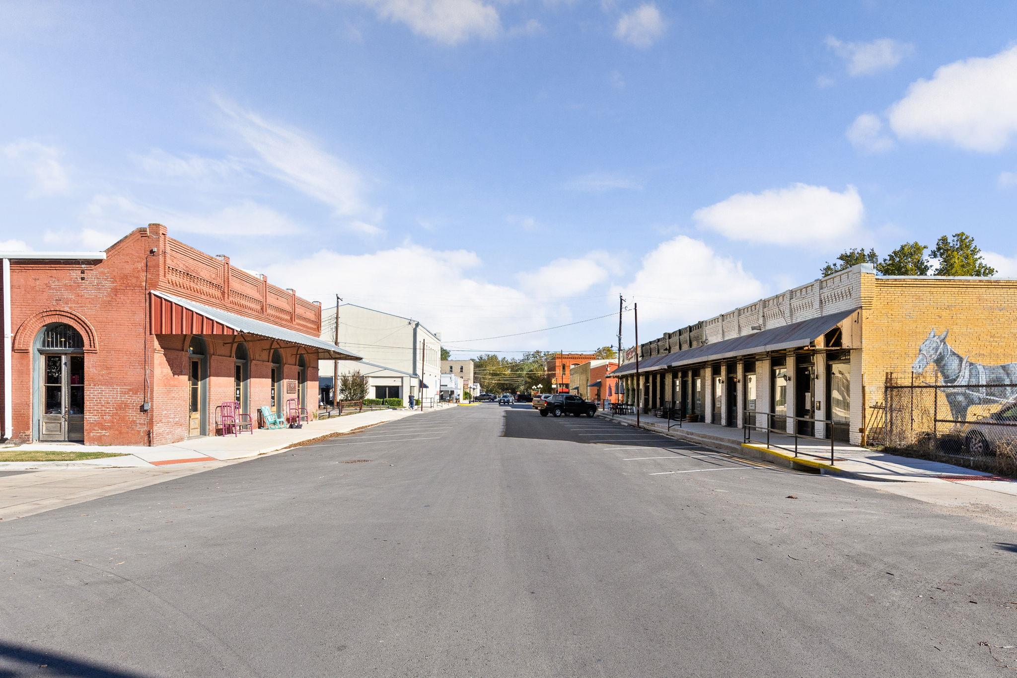 201 Ramona St, Smithville, TX 78957