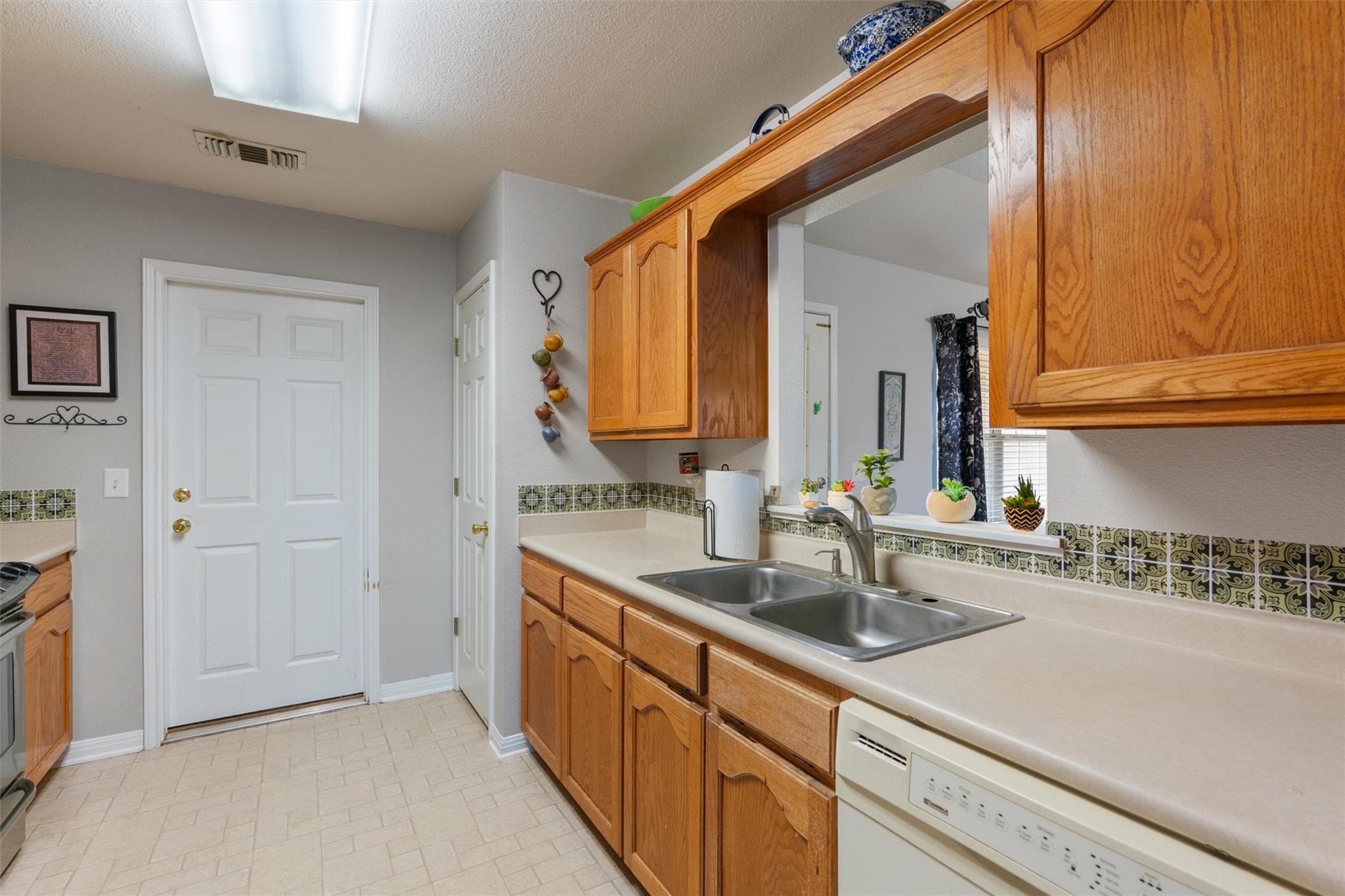 2054 Bentwood Dr, New Braunfels, TX 78130