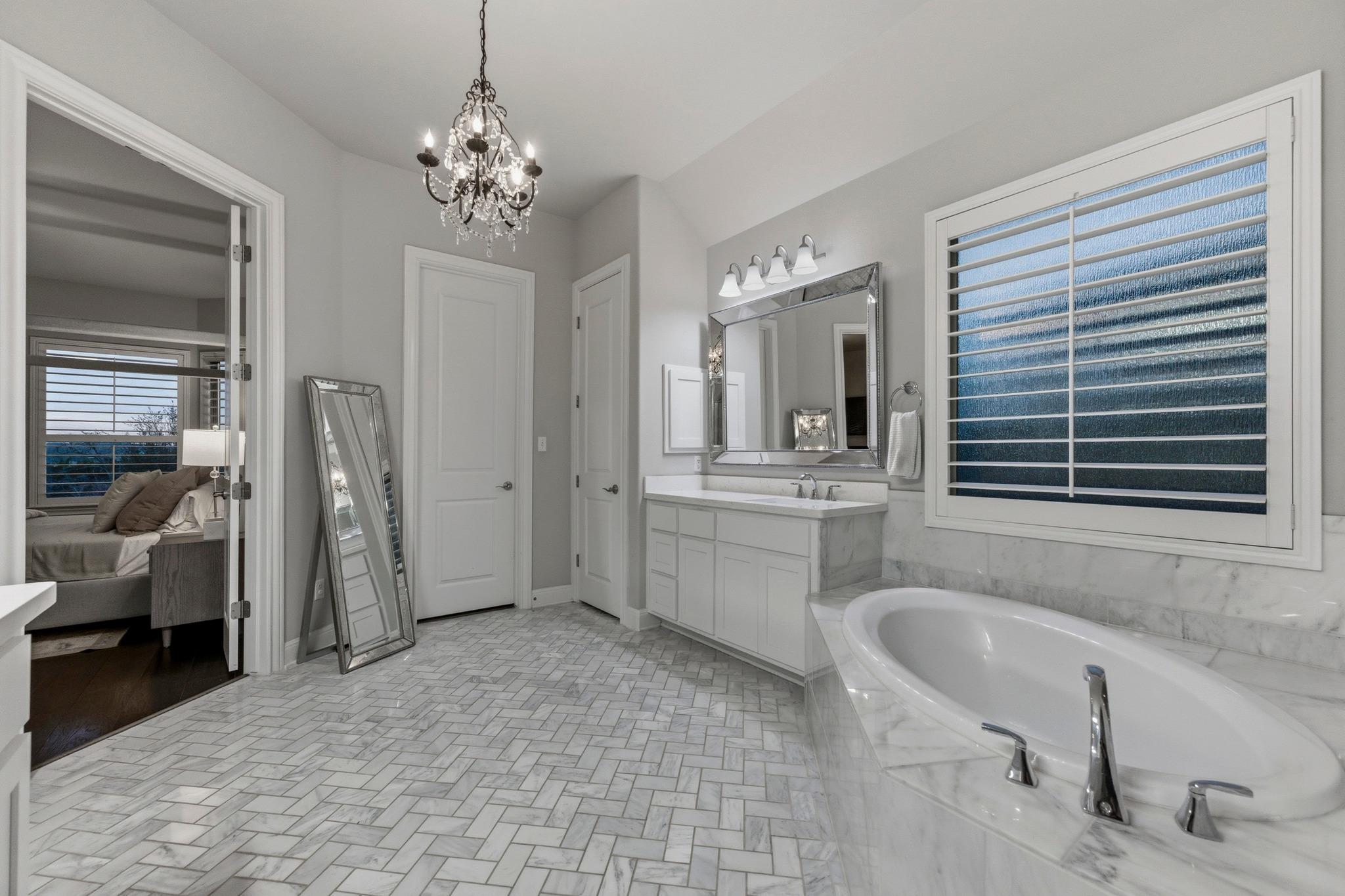 377 Jacksdaw Dr, Austin, TX 78737