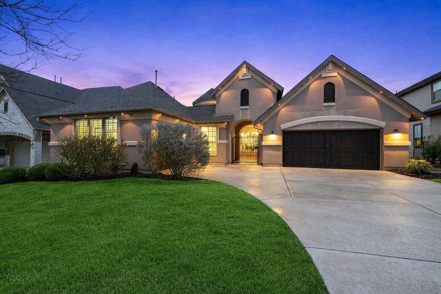 377 Jacksdaw Dr, Austin, TX 78737