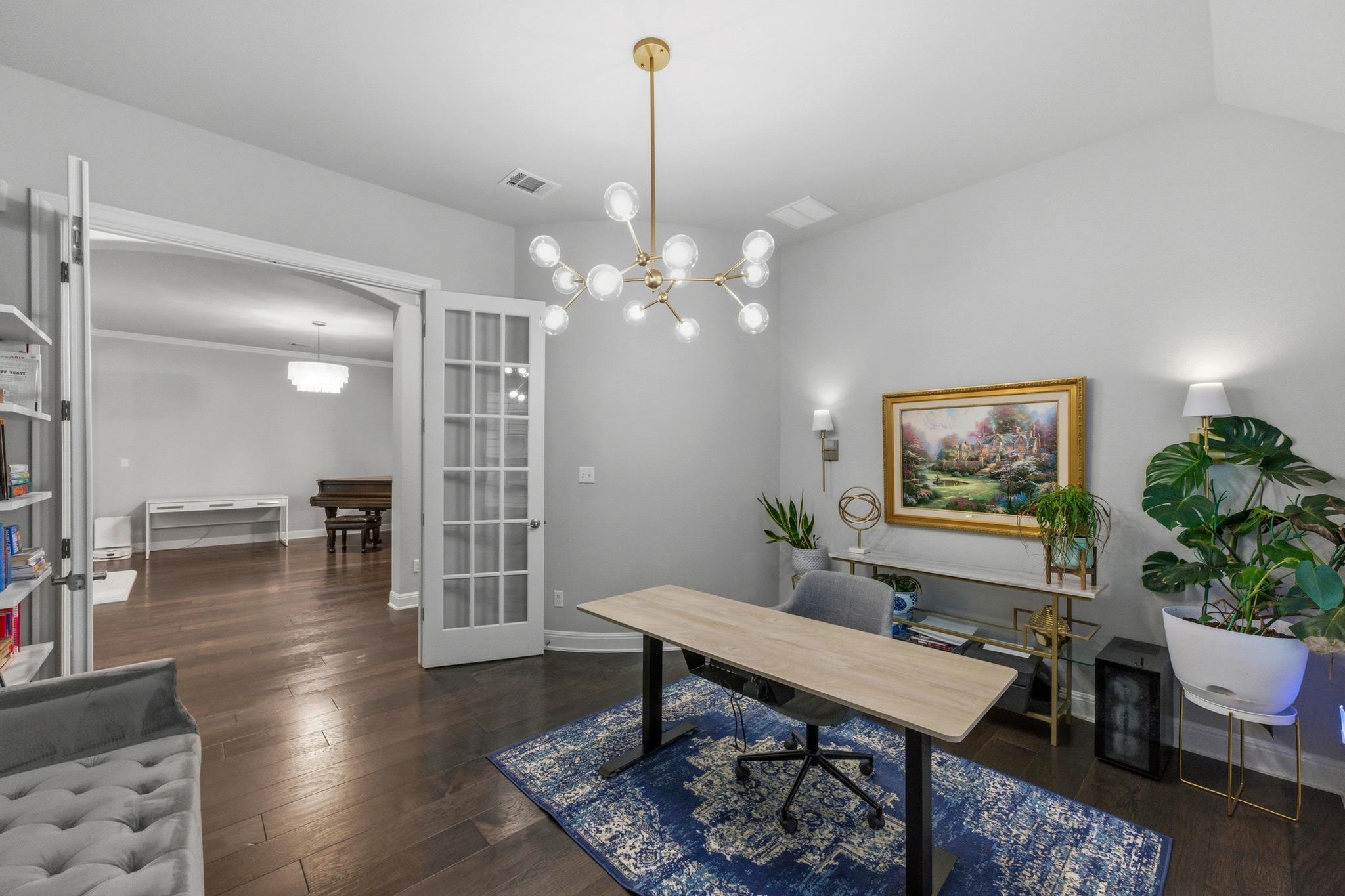 377 Jacksdaw Dr, Austin, TX 78737