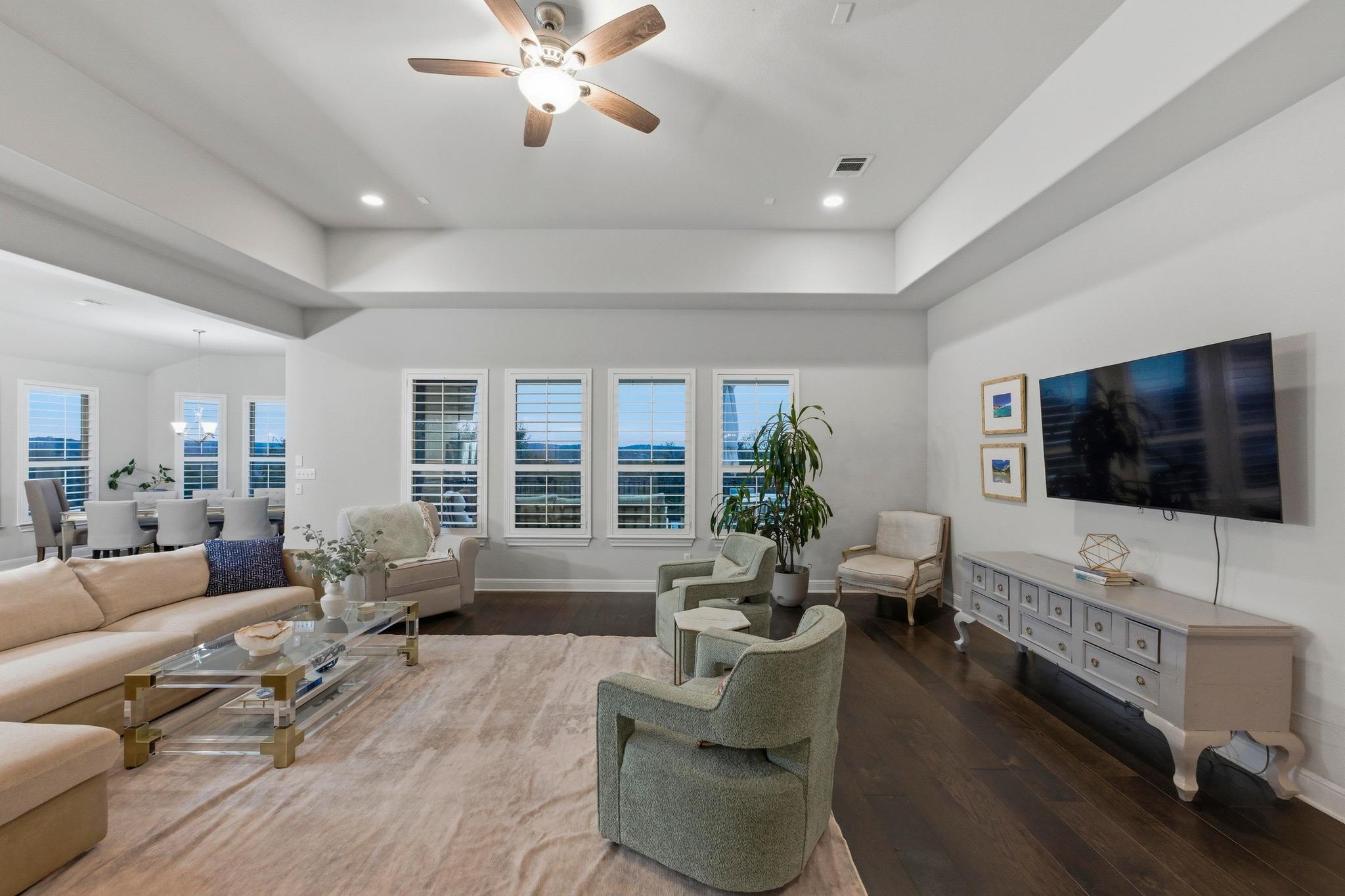 377 Jacksdaw Dr, Austin, TX 78737