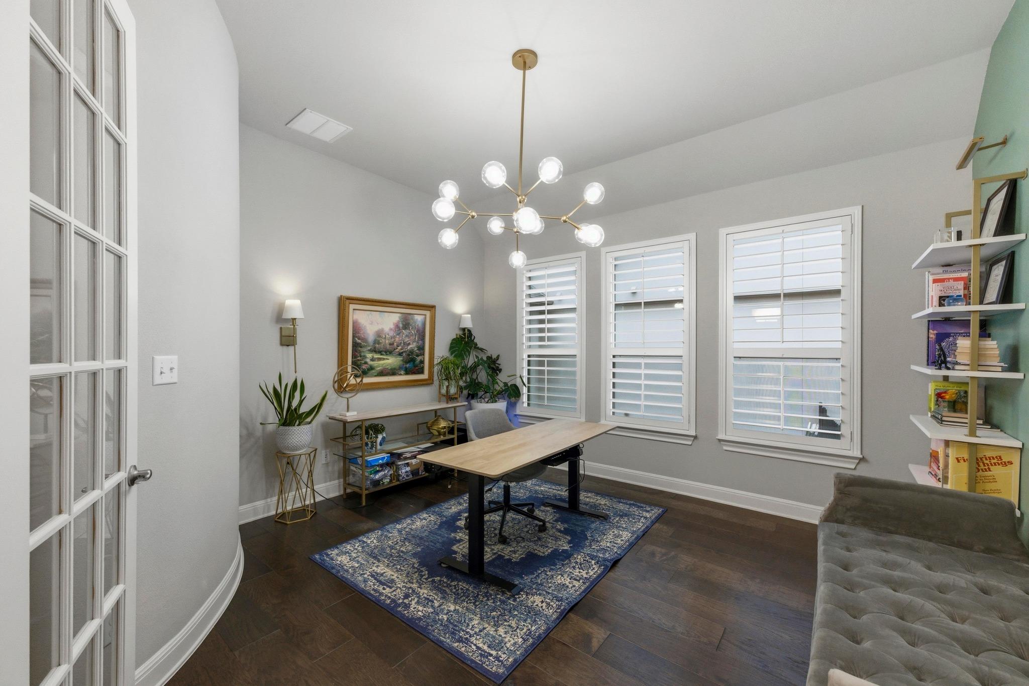 377 Jacksdaw Dr, Austin, TX 78737