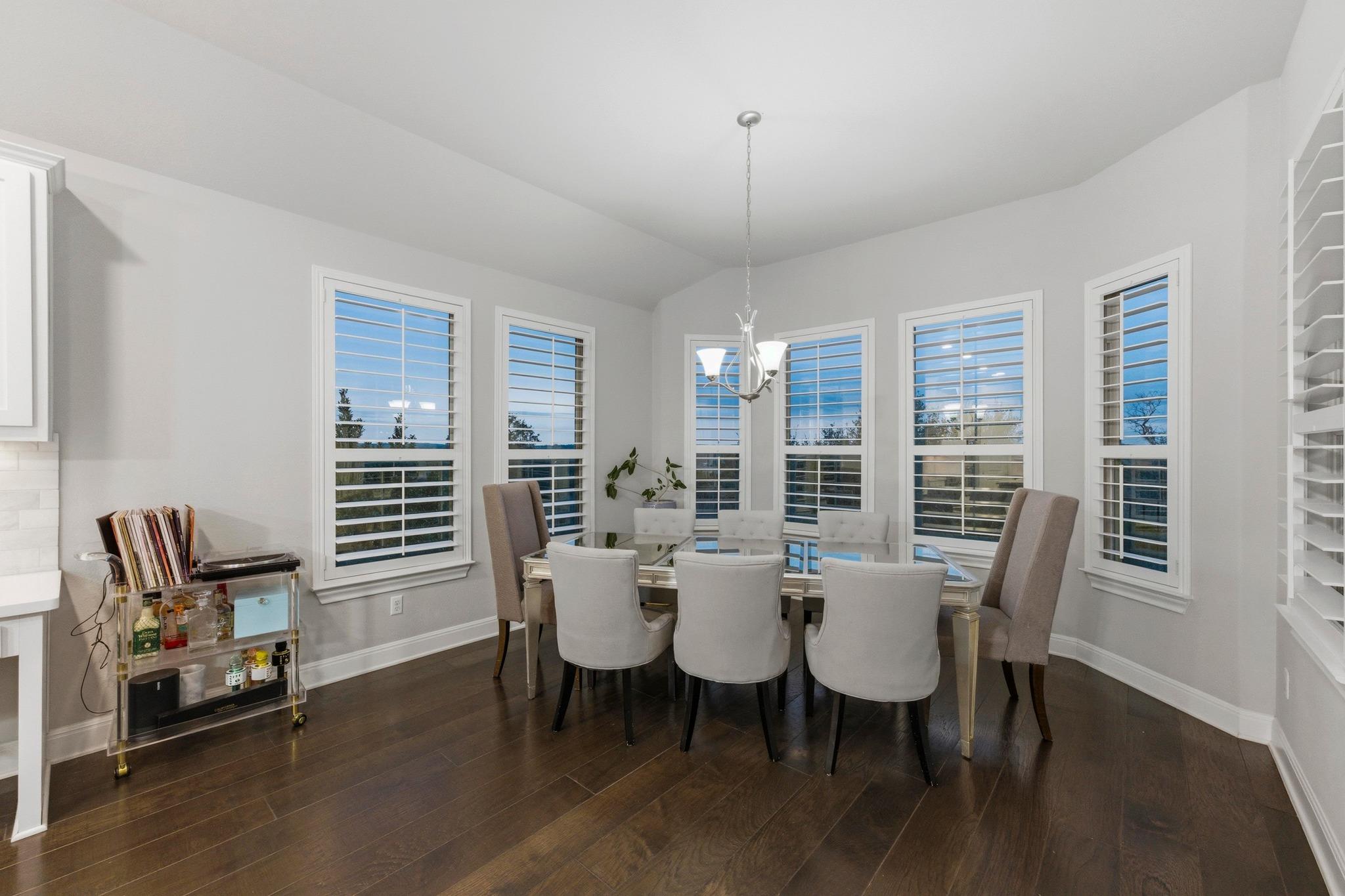 377 Jacksdaw Dr, Austin, TX 78737