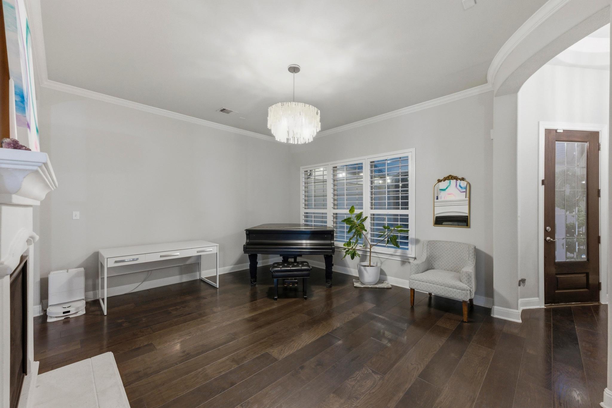 377 Jacksdaw Dr, Austin, TX 78737