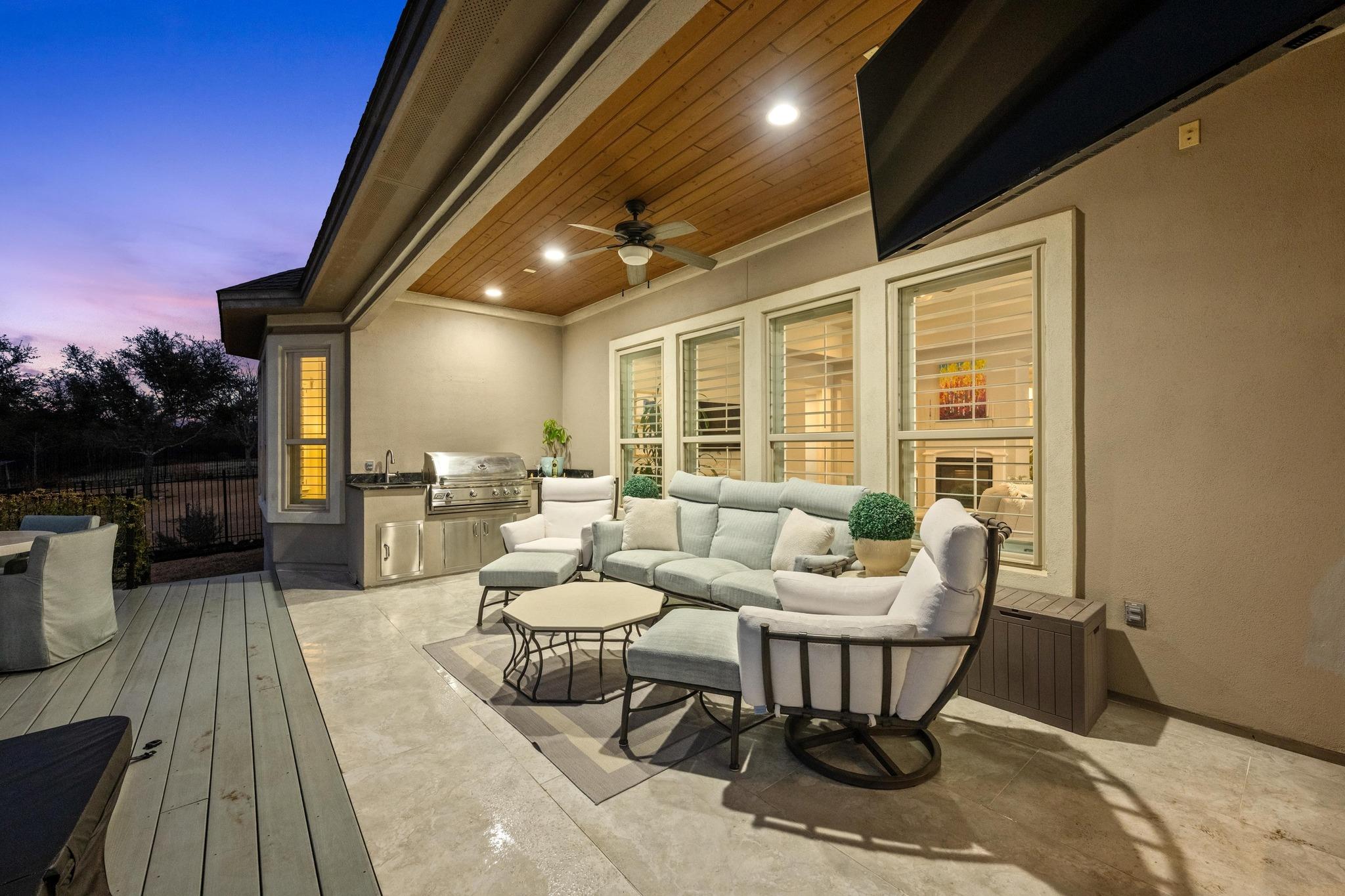 377 Jacksdaw Dr, Austin, TX 78737