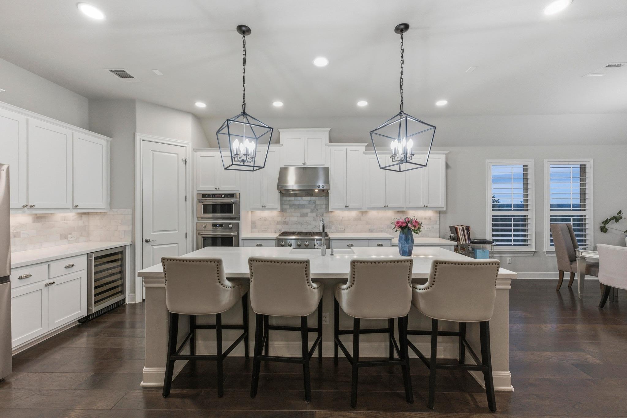 377 Jacksdaw Dr, Austin, TX 78737