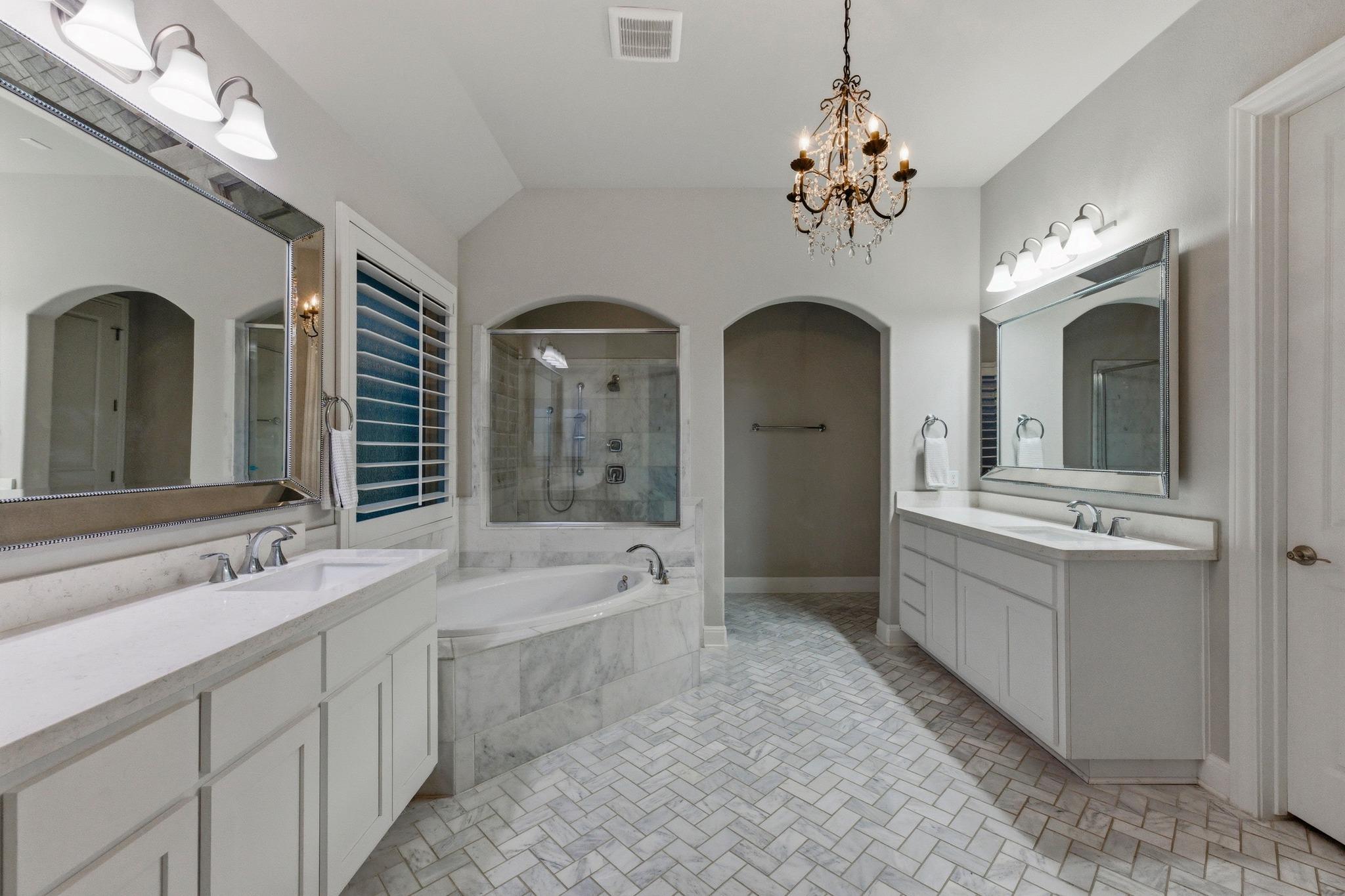 377 Jacksdaw Dr, Austin, TX 78737