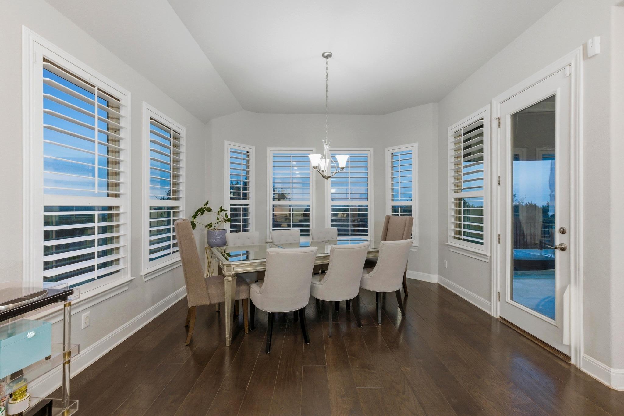 377 Jacksdaw Dr, Austin, TX 78737