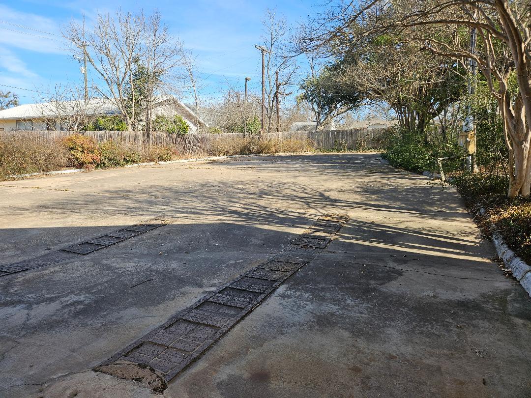 1225 N Avenue C, Elgin, TX 78621