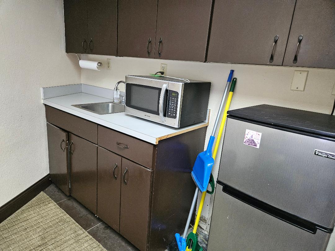 1225 N Avenue C, Elgin, TX 78621