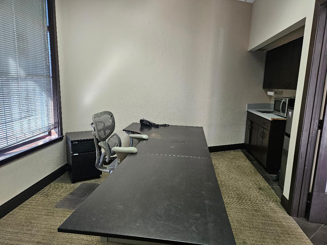 1225 N Avenue C, Elgin, TX 78621