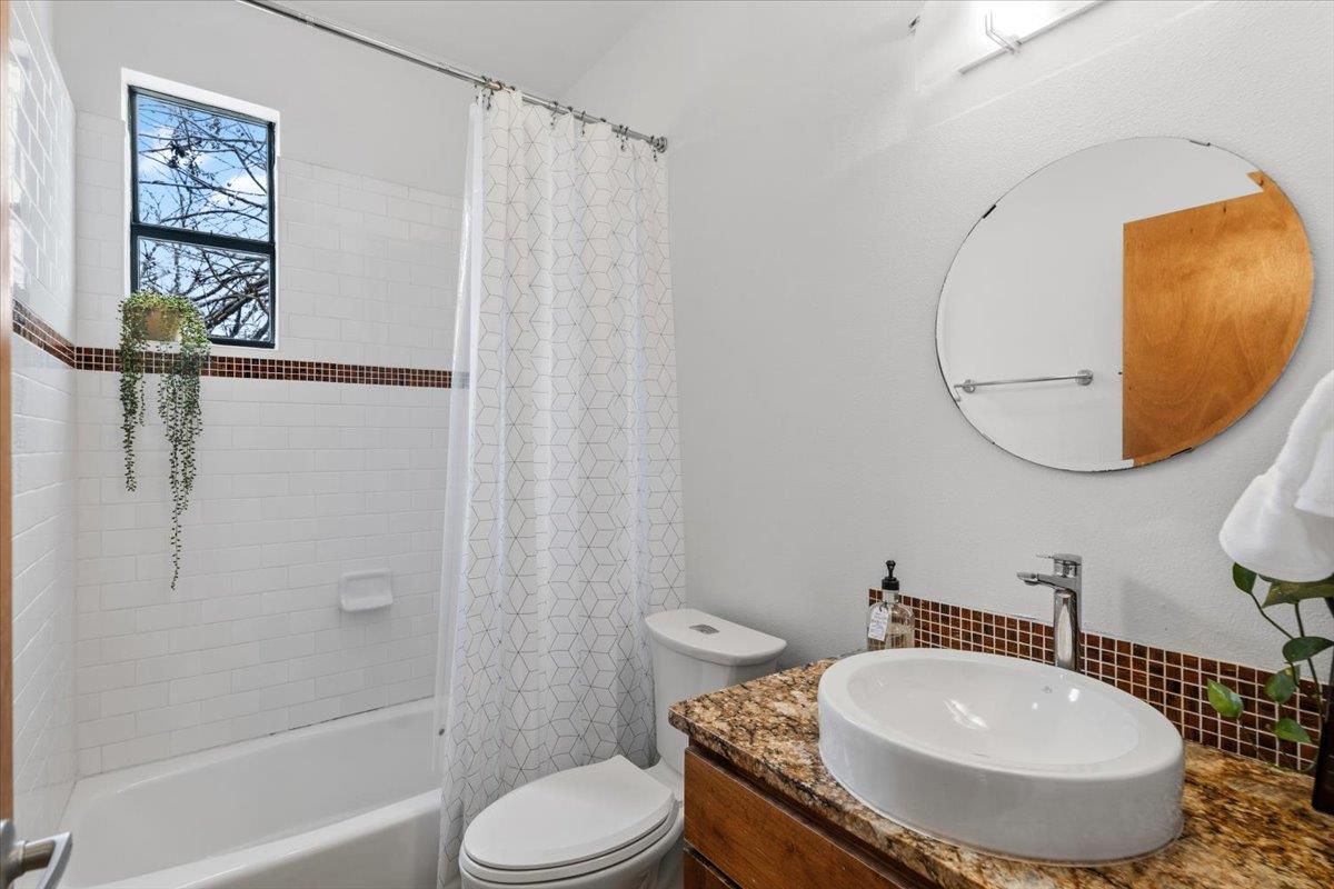 115 Havana St # A, Austin, TX 78704