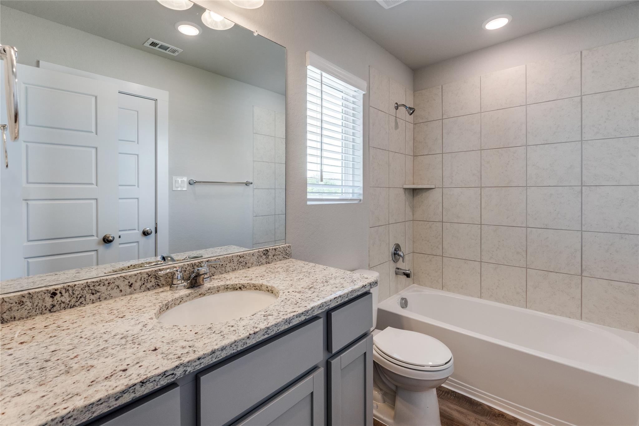 721 Ryan Xing Xing, San Antonio, TX 78253