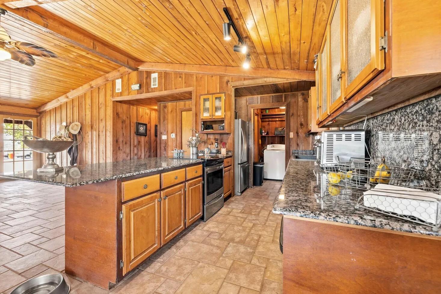 2102 Private Road 1377, Lampasas, TX 76550