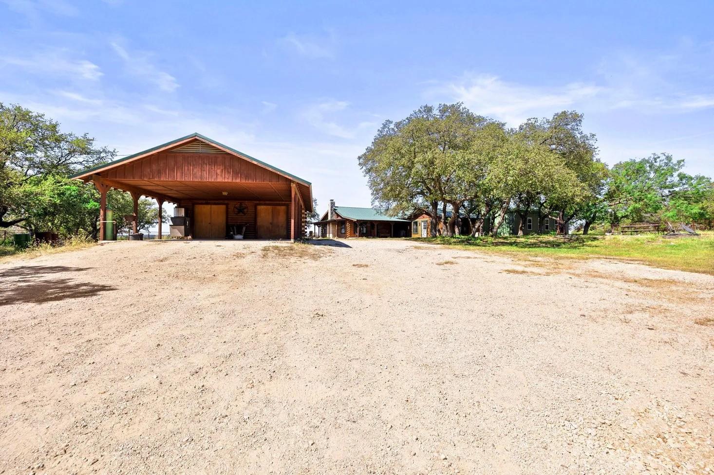 2102 Private Road 1377, Lampasas, TX 76550