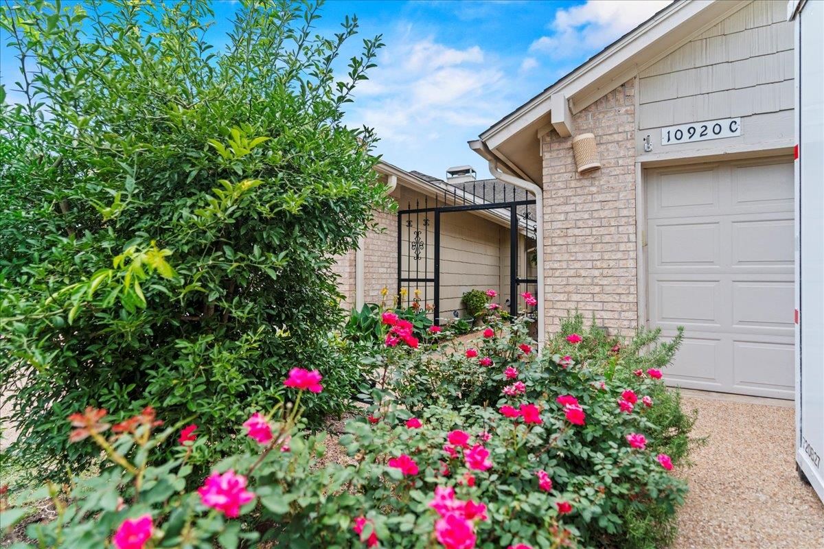 10920 Crown Colony Dr # C, Austin, TX 78747