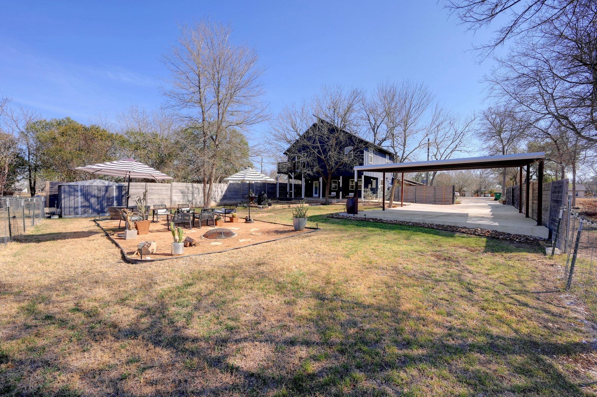 739 Pear St, Lockhart, TX 78644