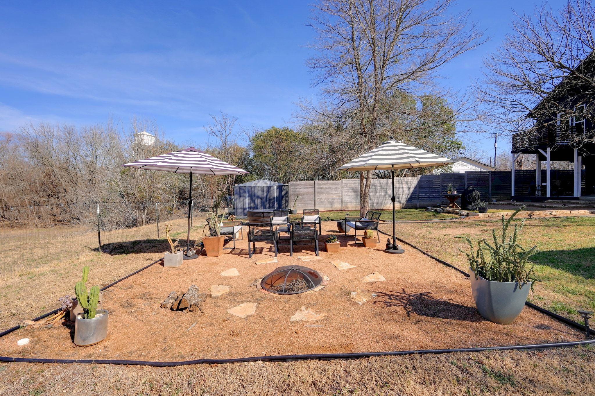 739 Pear St, Lockhart, TX 78644