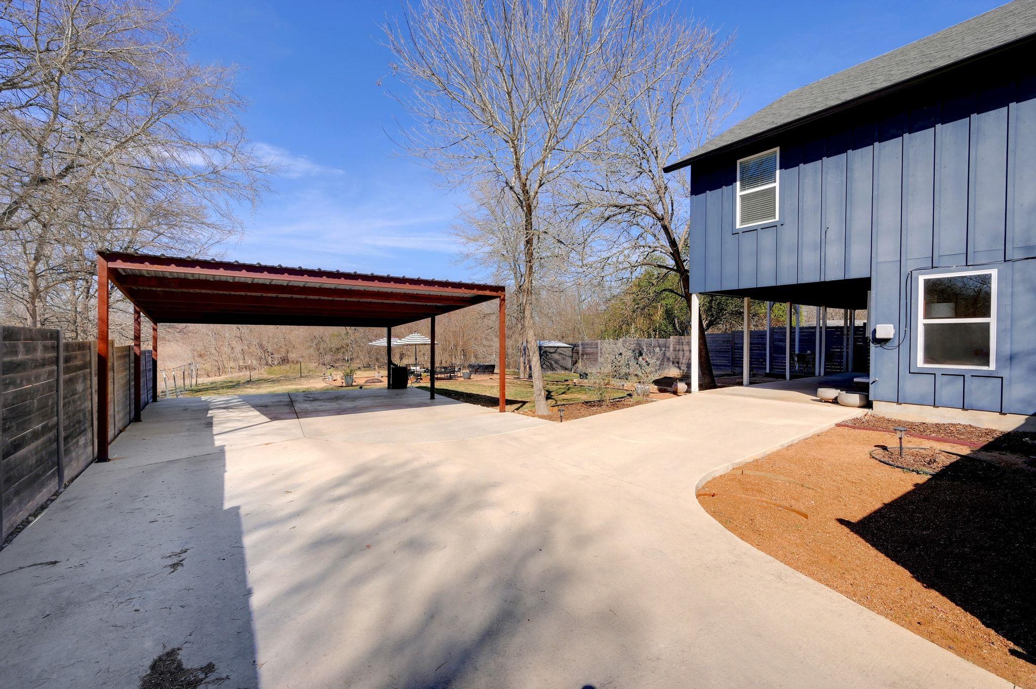 739 Pear St, Lockhart, TX 78644