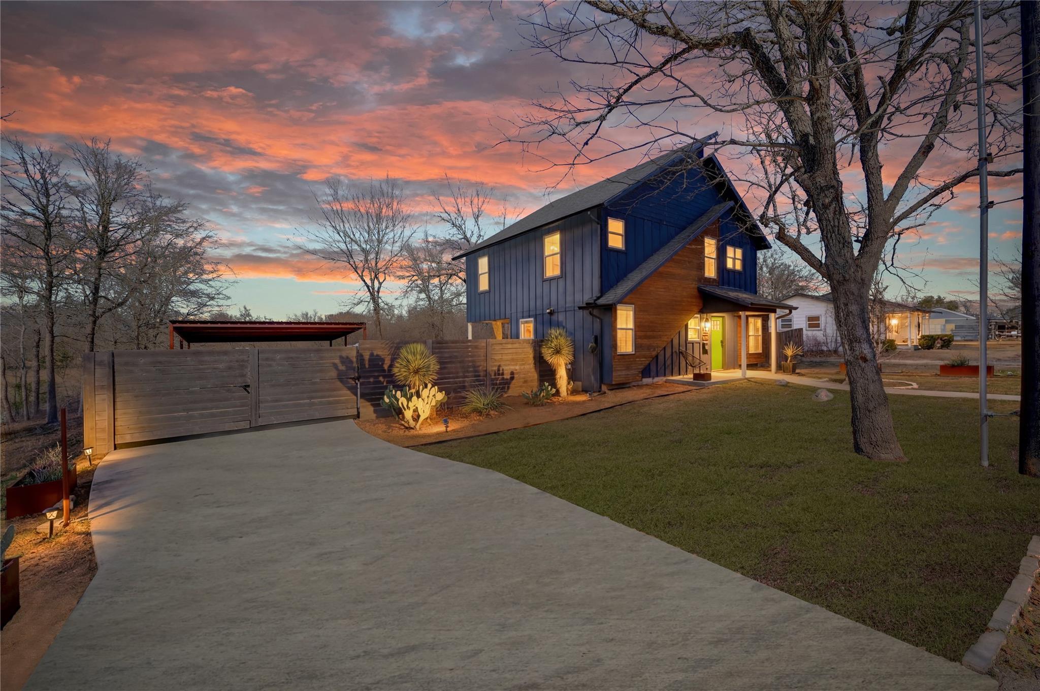 739 Pear St, Lockhart, TX 78644